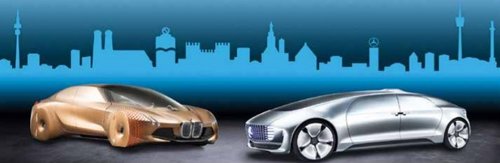 Zwei futuristische autonome Autos, bronzefarben und silber, mit einer blauen Skyline im Hintergrund